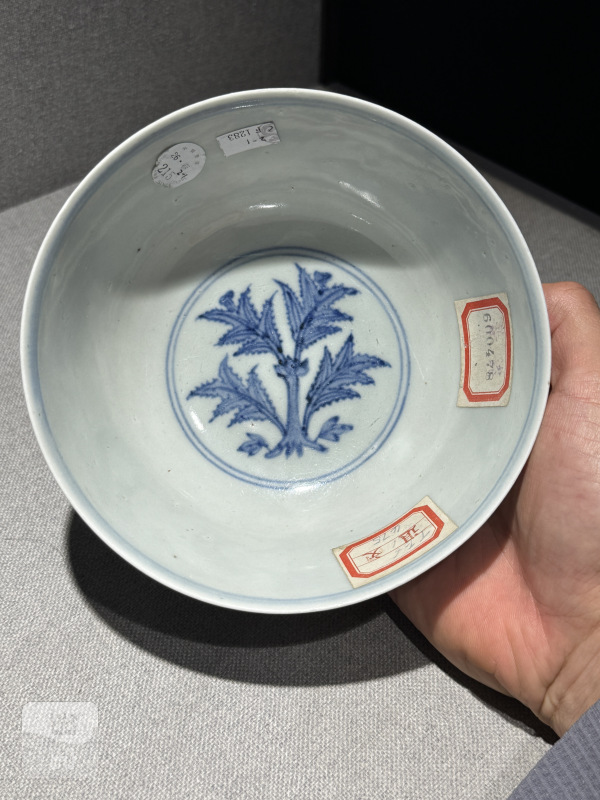 明成化 青花花卉碗一对 - 图13